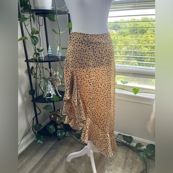 Forever 21 Cheetah Print Asymmetrical Skirt NWOT - Picture 3 of 4